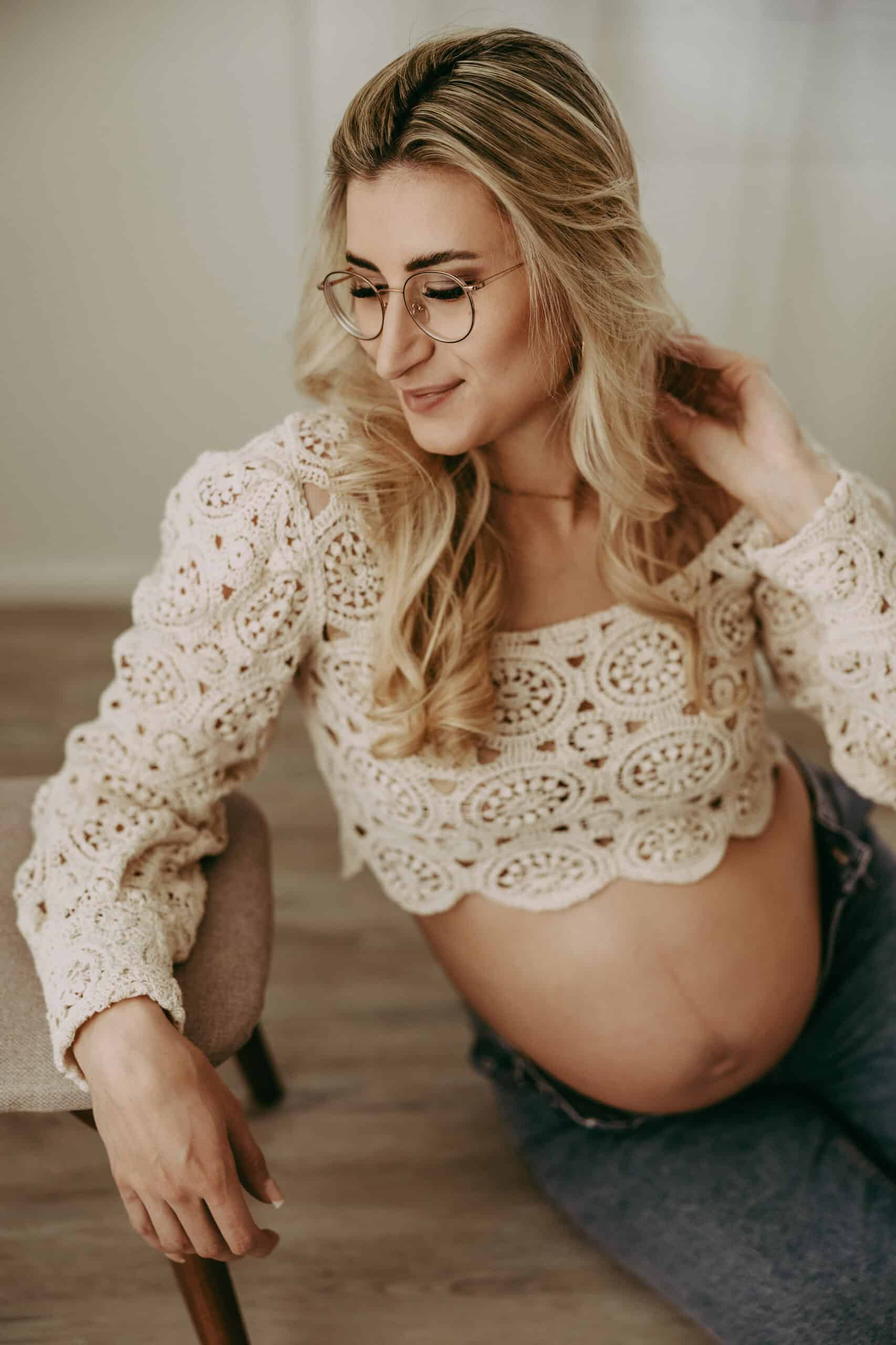 Babybauch Schwangerschaft Fotoshooting Rauschenberg Marburg - Schwangerschaftsbilder im Lichtatelier Fotografie Studio